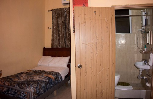 Asylum Down House | BE OUR GUEST AND ENJOY THE COMFORT OF YOUR OWN HOME