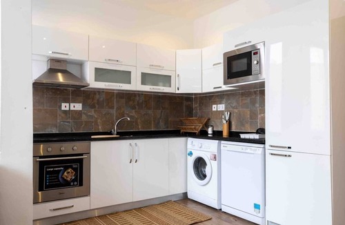 Santeo Hotel | Beautiful 2-Bed Apartment at Pamv Estates Apt7