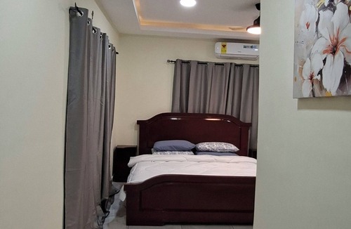 Nungua Bed & Breakfast | beautifully updated, centrally located offering air-conditioning in every room