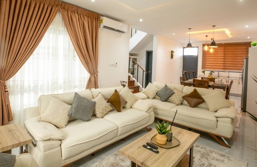 Adenta House | Beautiful townhome in a gated community community and 35mins from the Airportn