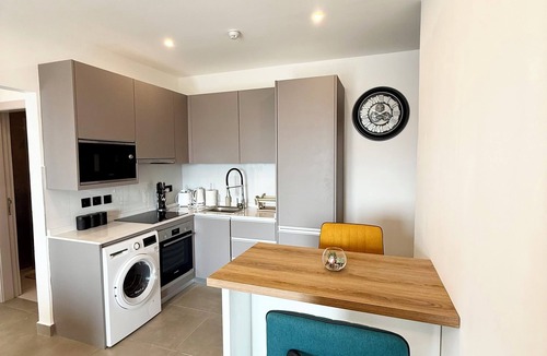 Roman Ridge Apartment | Breathtaking City Views from a Stylish 1-Bed @Nova