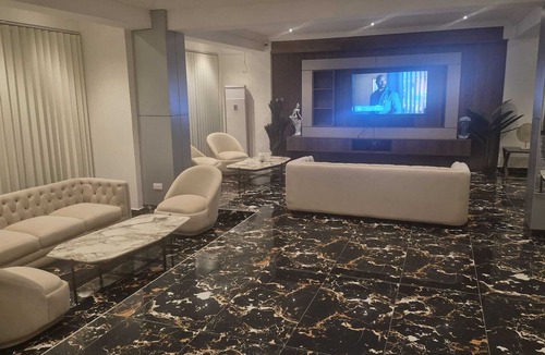 Ngleshi Amanfro Hotel | Bruce Palace Hotel