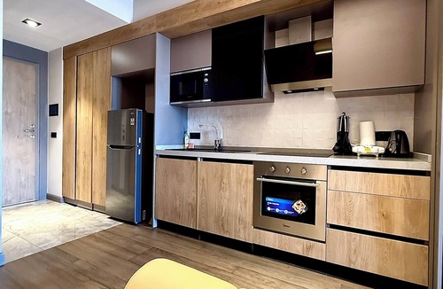 Cantonments Apartment | Cantonments/Diamond studio/pool close to airport 24hr security
