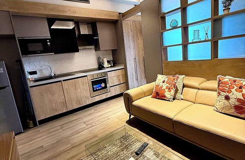 Cantonments Apartment | Cantonments/Diamond studio/pool close to airport 24hr security