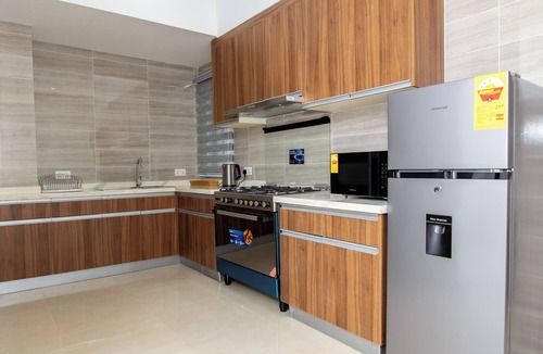 Sakumono Apartment | Casa Spectra – Deluxe 2BR Pool View Unit, 20 mins from the Kotoka Int'l Airport