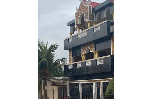 Lome Apartment | Château Du Comfort