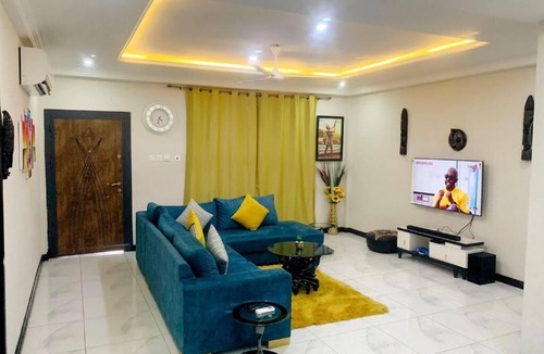 Accra Apartment | Charming 2-bedroom apartment with WiFi and AC in vibrant Accra