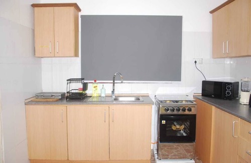 Accra Apartment | Charming 3-bedroom apartment with AC in Accra Oyarifa