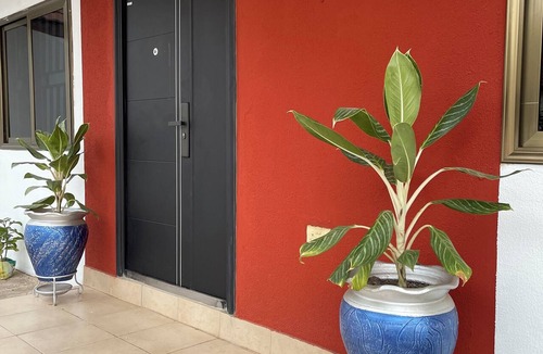 Accra Apartment | Charming 3-bedroom apartment with AC in Accra Oyarifa