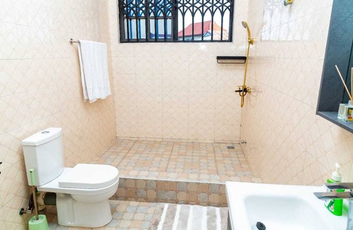 Ejisu Apartment | Charming 3-bedroom apartment with AC in lively Ejisu Besease-Jamasi