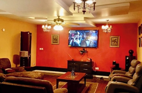 Osu Klottey House | Charming 3-bedroom house with WiFi and AC in beautiful Accra