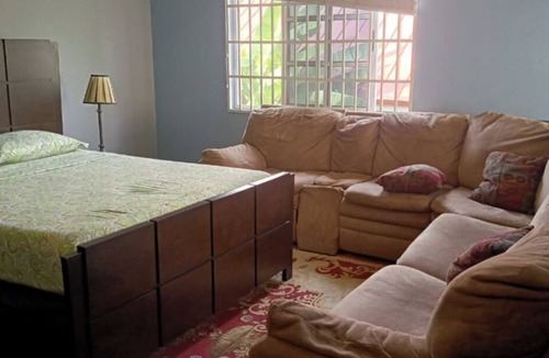 Osu Klottey House | Charming 3-bedroom house with WiFi and AC in beautiful Accra