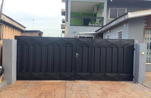 Osu Apartment | Charming large 2-bedroom apartment with AC in vibrant Osu-Accra