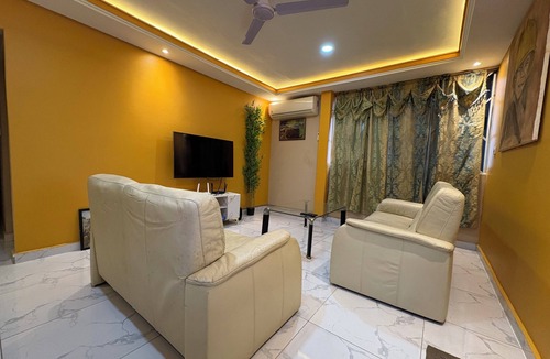 Osu Klottey Apartment | Charming Pent house 1-bedroom apartment with kitchen, hall and office for a fee