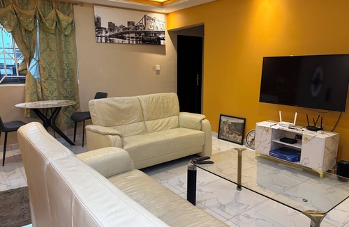 Osu Klottey Apartment | Charming Pent house 1-bedroom apartment with kitchen, hall and office for a fee
