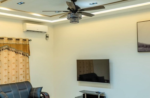 Lome Apartment | Chic 1-bedroom with AC and WiFi in awesome Lomé security agent
