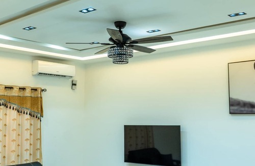 Lome Apartment | Chic 1-bedroom with AC and WiFi in awesome Lomé security agent