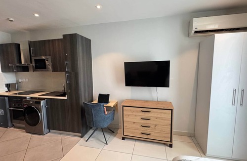 Cantonments Apartment | Comffy Cozzy Studio Embassy Gardens, Accra