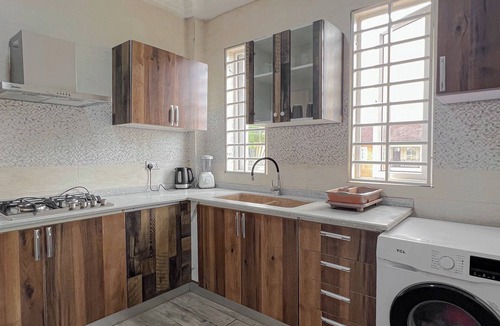 East Legon Apartment | Comfortable and spacious 2-bedroom apartment with queen-size beds, Wi-Fi, and Netflix in East Legon