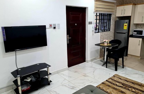 Adenta Apartment | Comfy & Cozy Hideout ~ Close to Highway ~parking