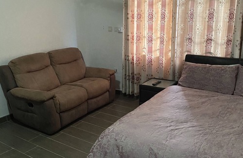 Sakumono House | Cosy 3 Bedroom Holiday Apartment for Rent