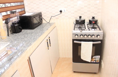 Dzorwulu Apartment | Cozy 1-bedroom apartment in beautiful Accra with AC