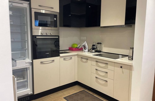 North Ridge Apartment | Cozy 1-bedroom apartment in beautiful Accra with AC and gym