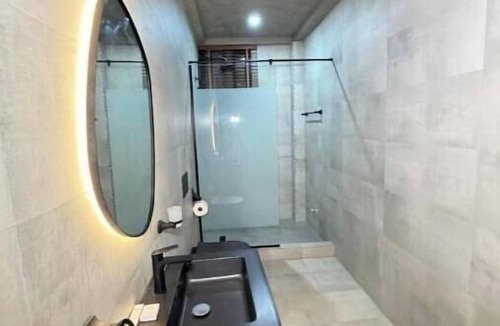 Osu Klottey Apartment | Cozy 1-bedroom studio in amazing Accra with AC comfort