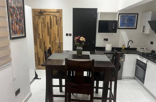 Accra Apartment | Cozy 2-bedroom apartment in welcoming Accra with WiFi, AC, fitness room
