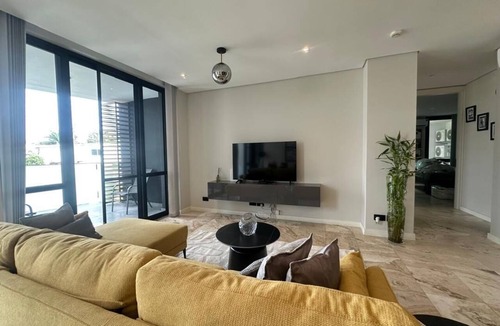 Labone Apartment | Cozy 2BR Apartment in Upscale Labone, Accra - (Renner’s Place)