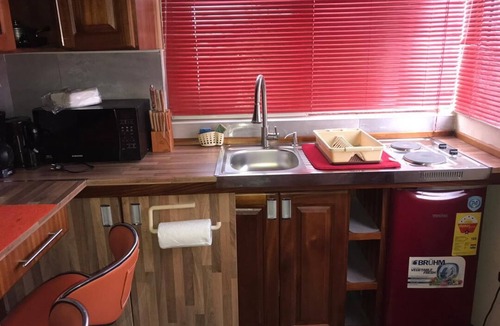 Teshie Apartment | Cozy and Idyllic Studio Apartment 10 minutes away from the Airport.