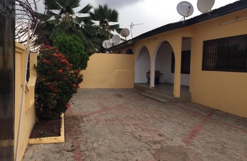 Accra House | Cozy, fully furnished and fenced house in ashongma estates