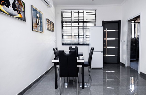 Teshie Apartment | Cozy Studio Apartment at The Royal Oak, East Airport.