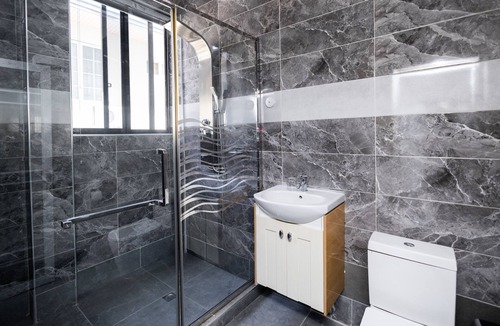 Teshie Apartment | Cozy Studio Apartment at The Royal Oak, East Airport.