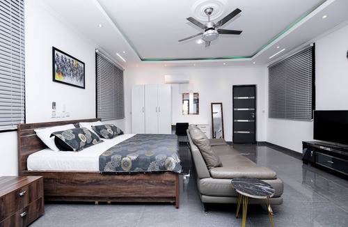 Teshie Apartment | Cozy Studio Apartment at The Royal Oak, East Airport.