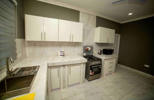 Accra Apartment | CZECH HOUSE - spacious furnished 2 or 3 bdrm apt in Accra