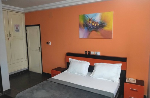 Lome House | Deluxe Double Bed Bedroom in Lome