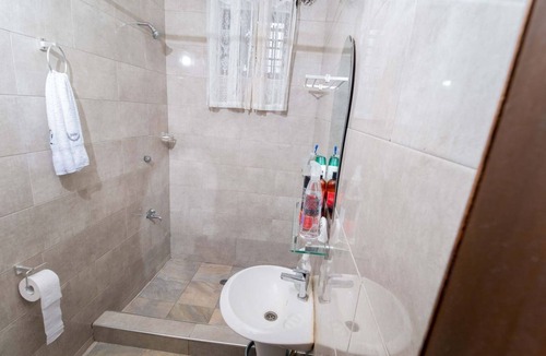 Kweiman Apartment | Double Bed Room in Accra, Oyarifa, WiFI, Backup Generator