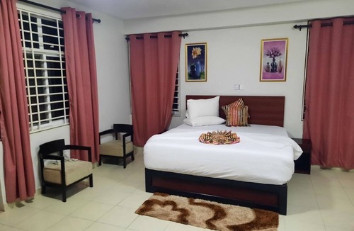 Sekondi-Takoradi Hotel | EFUA ANOAH HOTEL & APARTMENT