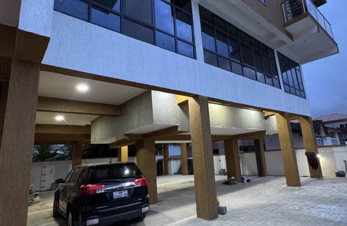 Teshie Apartment | Elegant 2 BR@ BATH @ Sapphire Suites