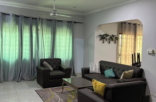 East Legon Apartment | Elegant 3-Bedrrom Apartment Perfect For Families and Groups