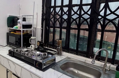 Kumasi Apartment | Enjoy this cosy modern studio room with your family, easy access to town.