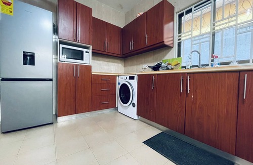 Nungua House | Entire 2 bedroom private house with Netflix + PS4 + Solar power back up system.