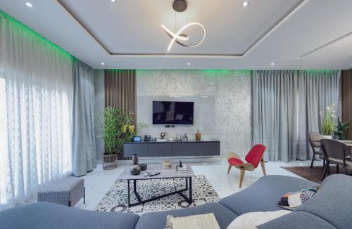 Madina House | Executive Cozy Suite at THE HIDDEN DOMUS I Saltpond Suite