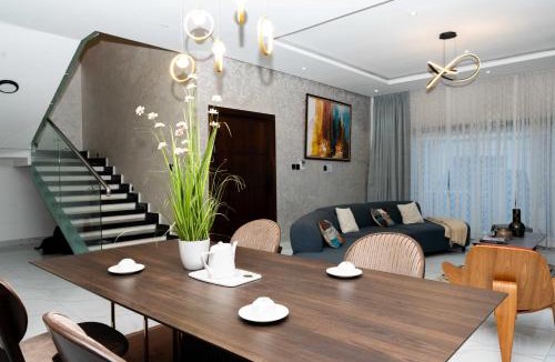 Madina House | Executive Cozy Suite at THE HIDDEN DOMUS I Saltpond Suite