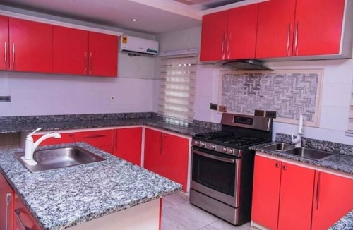 Kwabenyan Apartment | Exquisite 4-bedroom home with free car pickup