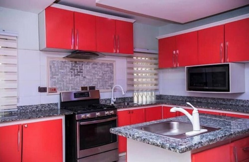 Kwabenyan Apartment | Exquisite 4-bedroom home with free car pickup