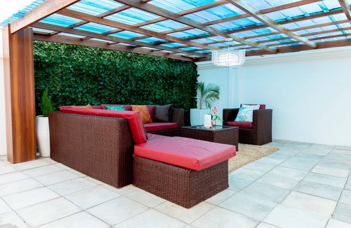 Nungua Apartment | Family sized house with a summer hut for outdoor sitting