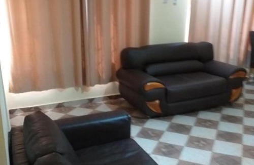 North Legon Apartment | FANTASTIC APARTMENT, TRAVELER AWARD WINNER 2024, 1 ensuite bedroom, WIFI, air condition, separate living room, 2 toilets, 2 walk in shower rooms, hot water, separate kitchen, restaurant, bar, garden, 24 hour security, 20 minutes airport, North Legon Accra