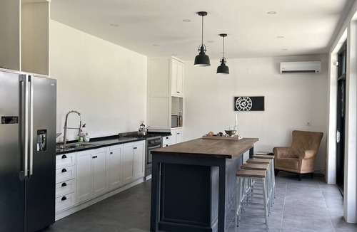North Ridge House | Gated 4BR Villa w/Caretaker – North Ridge, Accra